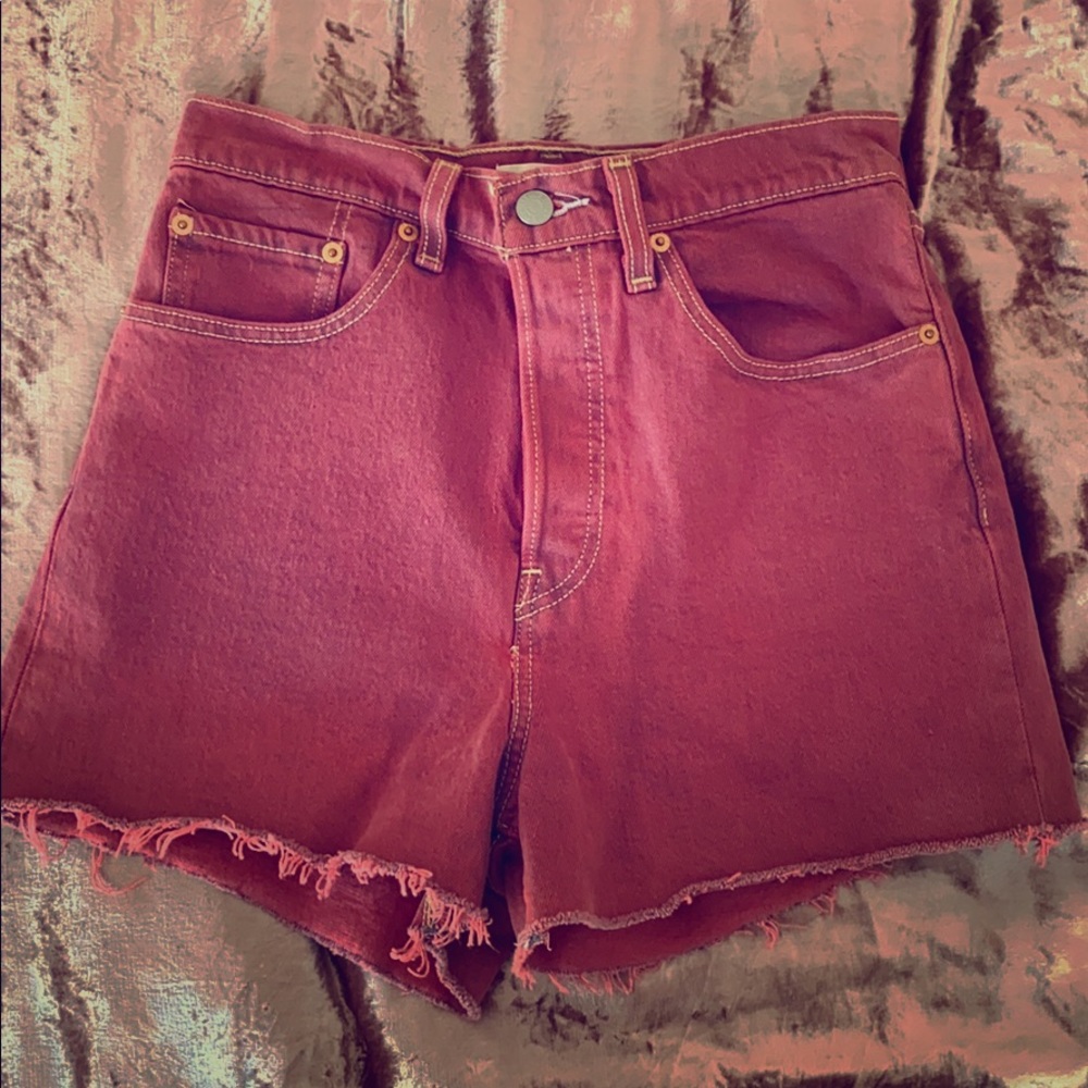 Never Worn Levi’s Ribcage shorts!!